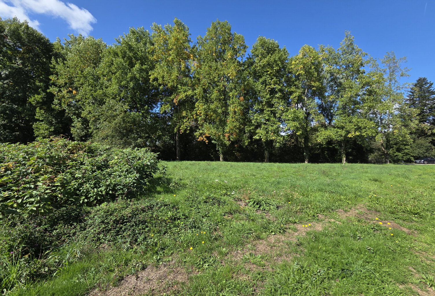 Terrain constructible viabilisé — photo 1
