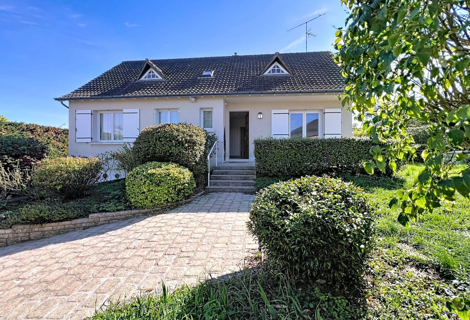 EXCLUSIVITÉ LA CHAUSSÉE SAINT VICTOR - Maison 6 Pièces 130 m? — photo 1