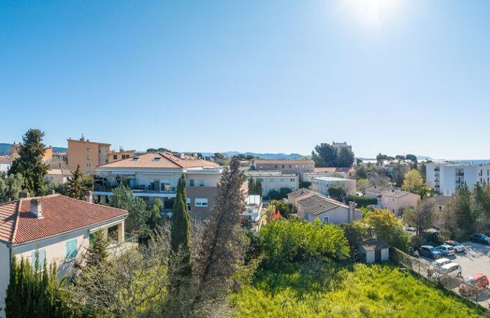 T4 de 97m² grande TERRASSE de 100 m² EN DERNIER ETAGE proche — photo 3