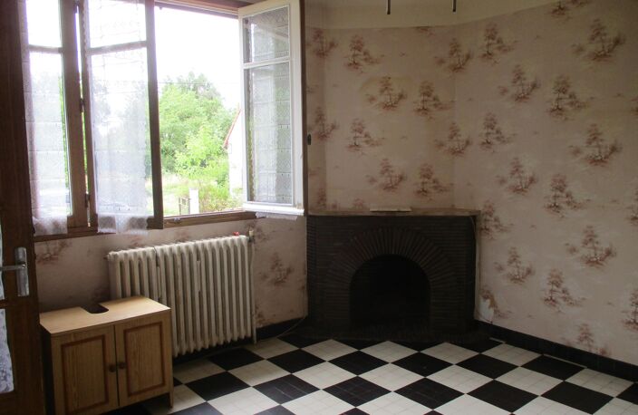 Maison sur sous-sol dans hameau, mitoyenne de chaque côté comprenant : — photo 3
