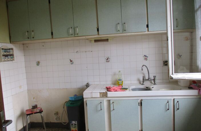 Maison sur sous-sol dans hameau, mitoyenne de chaque côté comprenant : — photo 4