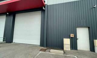 Commerce  341 m² à louer à Saint-Quentin-Fallavier (38070)