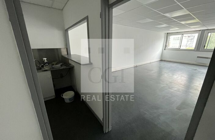 BUREAUX à LOUER — photo 3