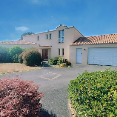 Maison 10 pièces 599000 €