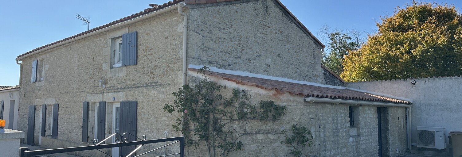 Maison 8 Pièces 209 m² à vendre à Les Magnils-Reigniers (85400)