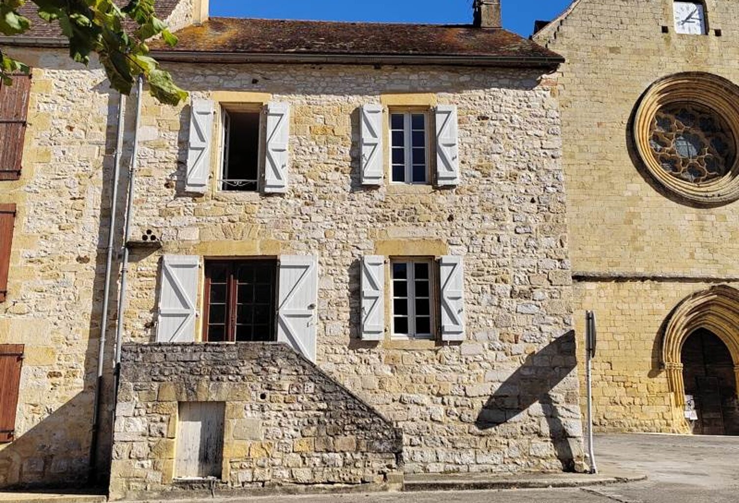 Maison en pierre de 6 pièces principales — photo 1