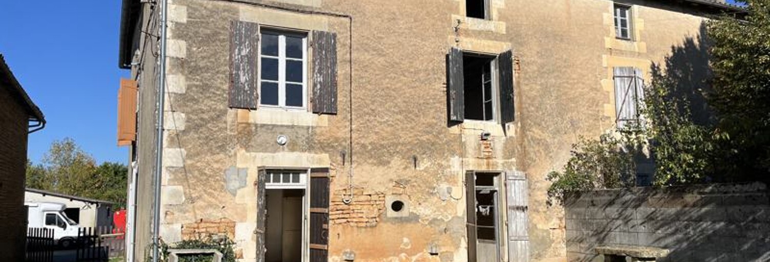 Maison 9 Pièces 213 m² à vendre à Lezay (79120)