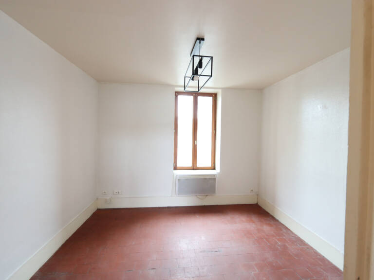 Centre de Sancergues, toutes commodités à pieds — photo 1
