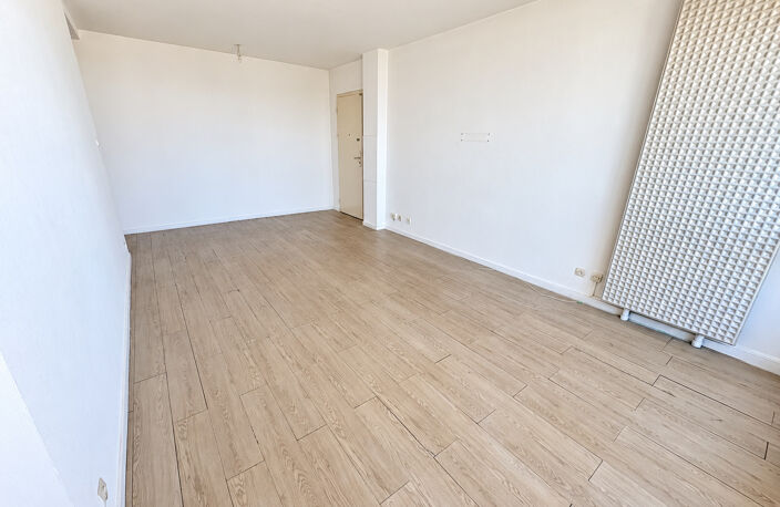 APPARTEMENT DE TYPE 3 / VUE ETANG — photo 3