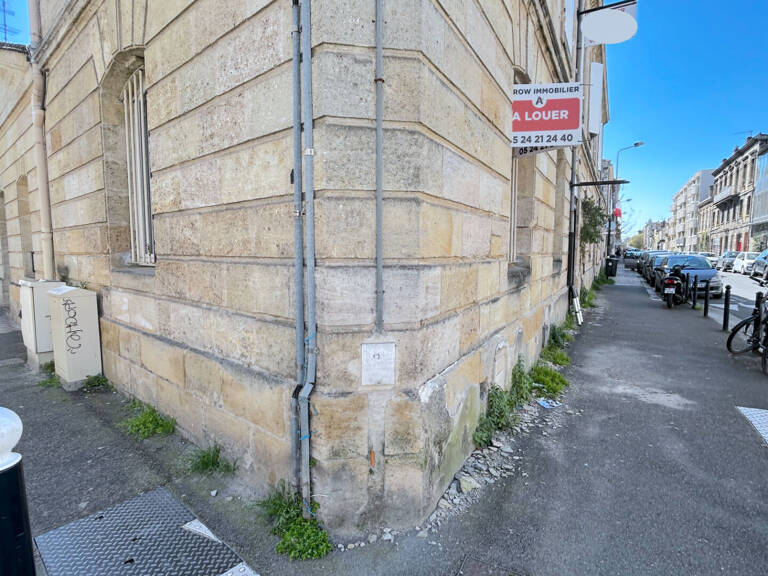 A LOUER LOCAL PROFESSIONNEL OU COMMERCIAL - SECTEUR BORDEAUX CHARTRONS — photo 1