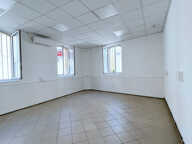 A LOUER LOCAL PROFESSIONNEL OU COMMERCIAL - SECTEUR BORDEAUX CHARTRONS — photo 3