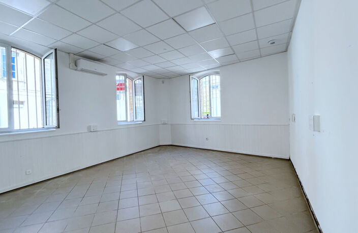 A LOUER LOCAL PROFESSIONNEL OU COMMERCIAL - SECTEUR BORDEAUX CHARTRONS — photo 3
