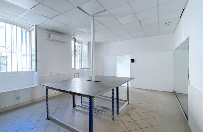 A LOUER LOCAL PROFESSIONNEL OU COMMERCIAL - SECTEUR BORDEAUX CHARTRONS — photo 5