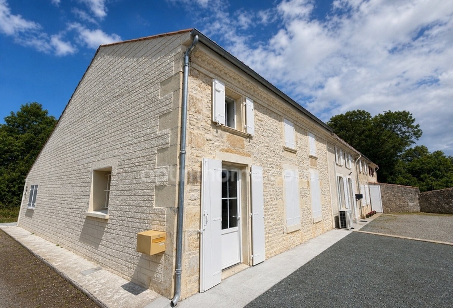 Maison rénovée 141 m² - 3 chambres - Suite parentale - Jardin - Moragne (17430) — photo 1