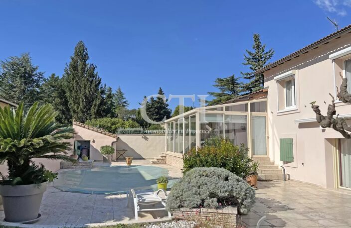 Un écrin de verdure avec piscine à deux pas du centre de Valréas — photo 4