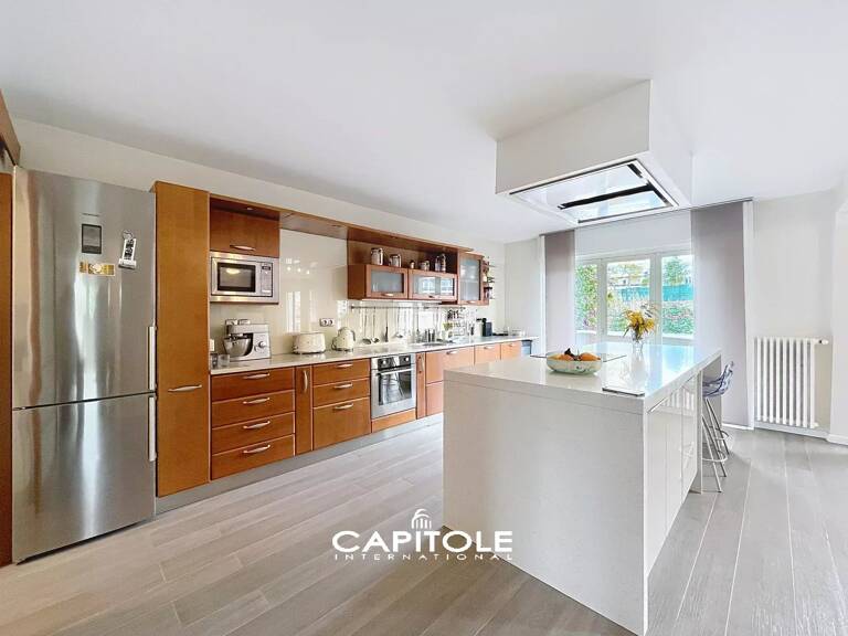Proche centre-ville d’Antibes, bel appartement-villa d’env. 173 — photo 1