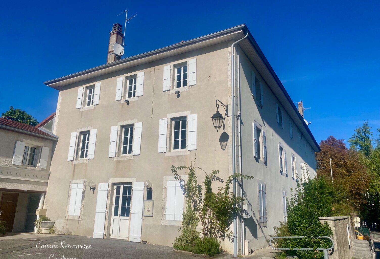 Appartement Duplex T4 - Plein centre FERNEY VOLTAIRE (01) — photo 1