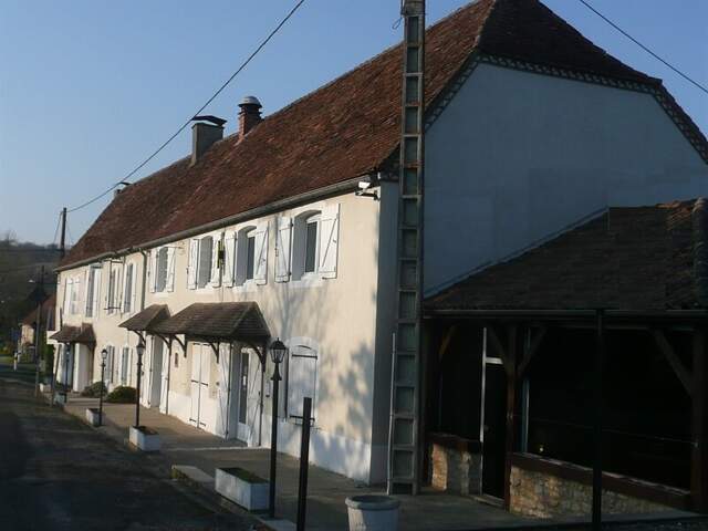 Dpt Lot (46), à vendre proche de GOURDON maison P18 de 420 m² - Terrain de 2466 m² — photo du bien