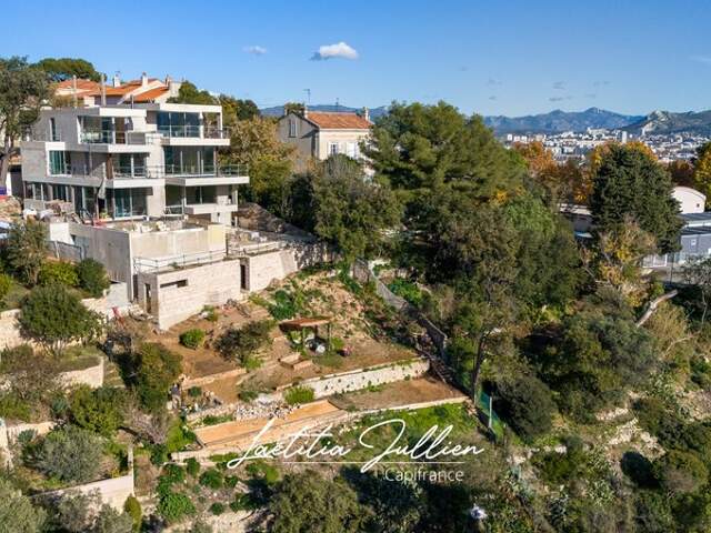 Dpt Bouches du Rhône (13), à vendre MARSEILLE 8EME ARRONDISSEMENT Villa moderne T5 de 250m² - Terrain de 700m² Vue panoramique - Quartier du Carré d'OR - Haut de Périer — photo du bien