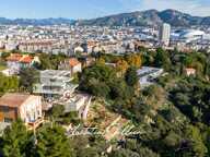 Dpt Bouches du Rhône (13), à vendre MARSEILLE 8EME ARRONDISSEMENT Villa moderne T5 de 250m² - Terrain de 700m² Vue panoramique - Quartier du Carré d'OR - Haut de Périer — photo 2