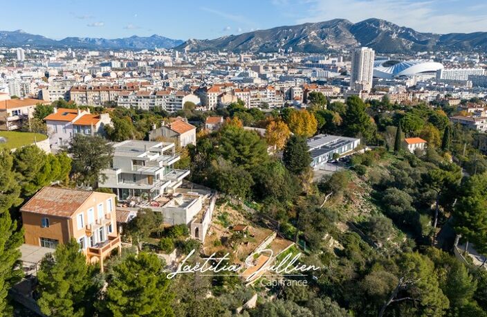 Dpt Bouches du Rhône (13), à vendre MARSEILLE 8EME ARRONDISSEMENT Villa moderne T5 de 250m² - Terrain de 700m² Vue panoramique - Quartier du Carré d'OR - Haut de Périer — photo 2