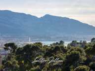 Dpt Bouches du Rhône (13), à vendre MARSEILLE 8EME ARRONDISSEMENT Villa moderne T5 de 250m² - Terrain de 700m² Vue panoramique - Quartier du Carré d'OR - Haut de Périer — photo 3