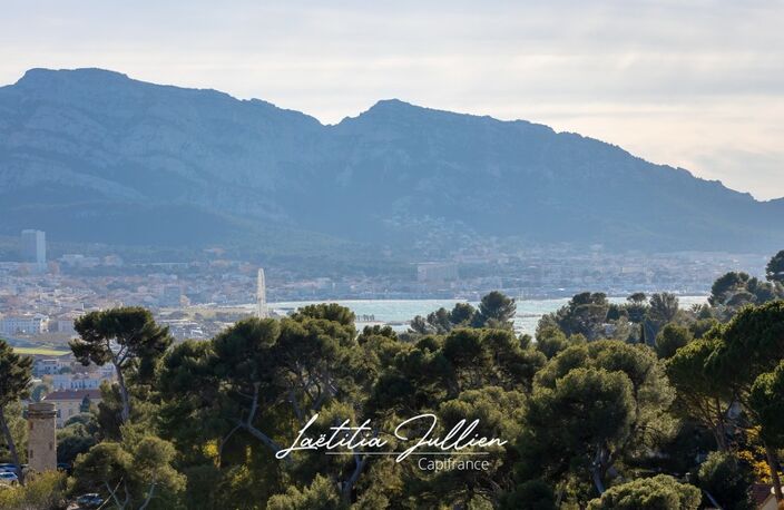 Dpt Bouches du Rhône (13), à vendre MARSEILLE 8EME ARRONDISSEMENT Villa moderne T5 de 250m² - Terrain de 700m² Vue panoramique - Quartier du Carré d'OR - Haut de Périer — photo 3