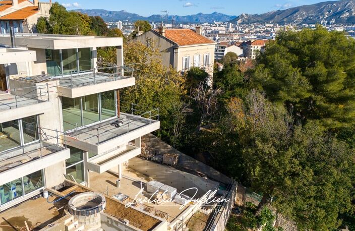 Dpt Bouches du Rhône (13), à vendre MARSEILLE 8EME ARRONDISSEMENT Villa moderne T5 de 250m² - Terrain de 700m² Vue panoramique - Quartier du Carré d'OR - Haut de Périer — photo 4