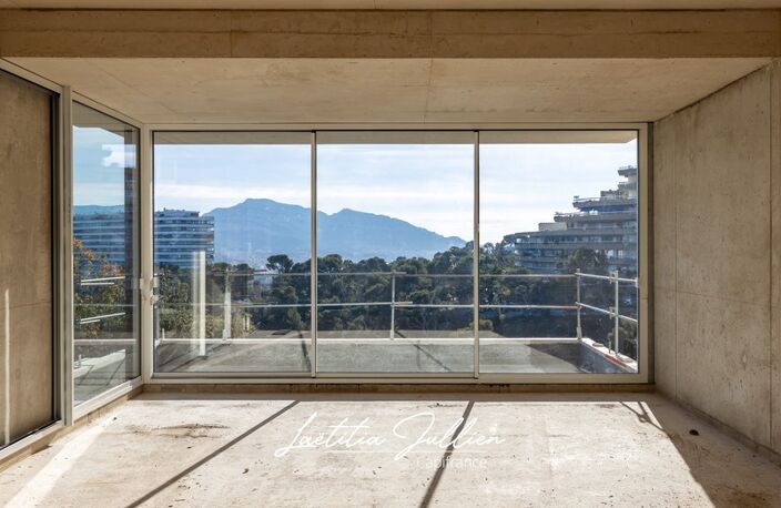 Dpt Bouches du Rhône (13), à vendre MARSEILLE 8EME ARRONDISSEMENT Villa moderne T5 de 250m² - Terrain de 700m² Vue panoramique - Quartier du Carré d'OR - Haut de Périer — photo 5