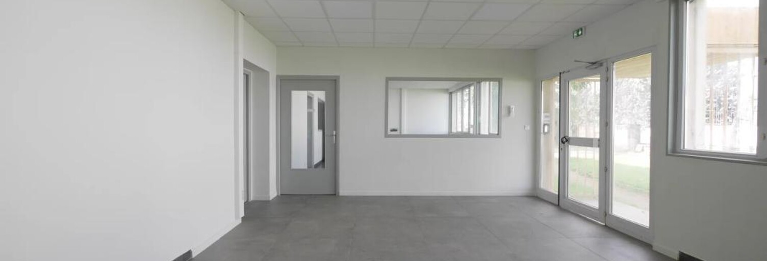 Local industriel 3 Pièces 490 m² à louer à Chassieu (69680)