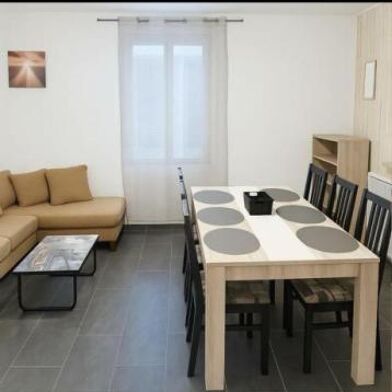 Maison 5 pièces 1270 €