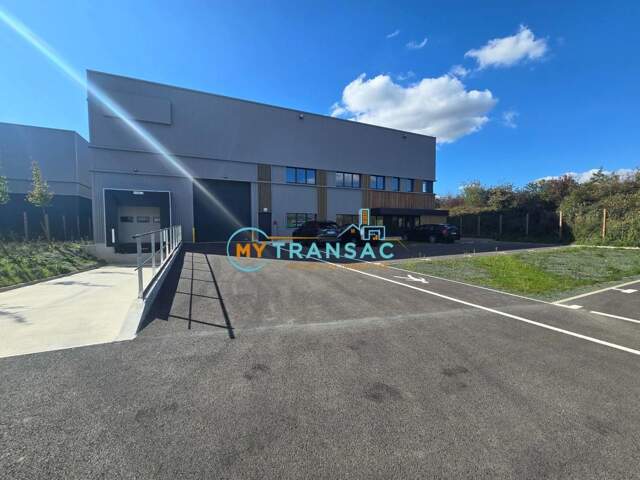 MY TRANSAC vous propose à la vente un bâtiment d'activité indépendant avec bureaux d'accompagnement, porte sectionnel et quai , accès A104 et RER — photo du bien