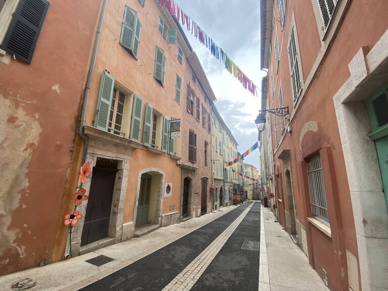 Local HYERES centre ville 48 m2 — photo 1