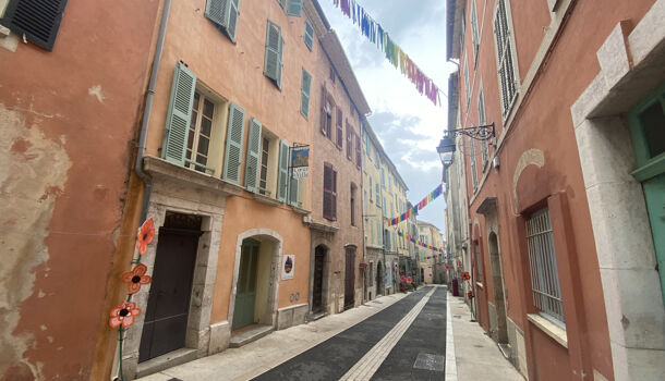 Local commercial 2 pièces  à louer Hyères 83400