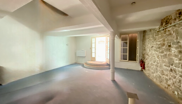 Local commercial 2 pièces  à louer Hyères 83400