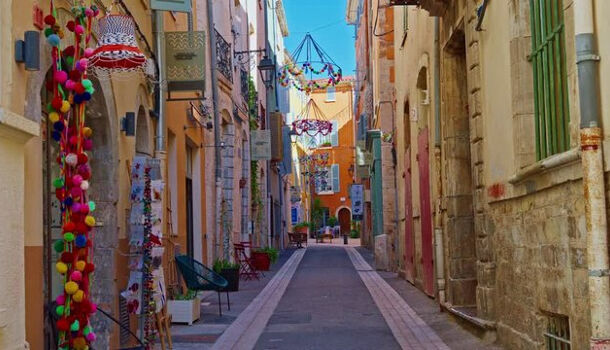 Local commercial 2 pièces  à louer Hyères 83400