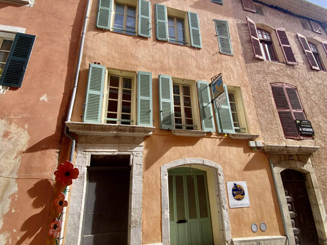Local HYERES centre ville 48 m2 — photo du bien