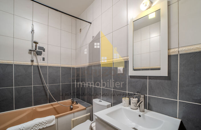 Ensemble immobilier au coeur de Lons-le-Saunier — photo 4