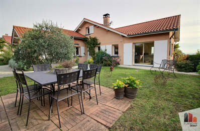 Belle villa traditionnelle de 217m2 habitables sur une parce — photo du bien