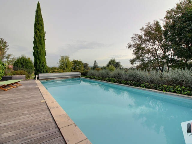 Belle villa traditionnelle de 217m2 habitables sur une parce — photo du bien