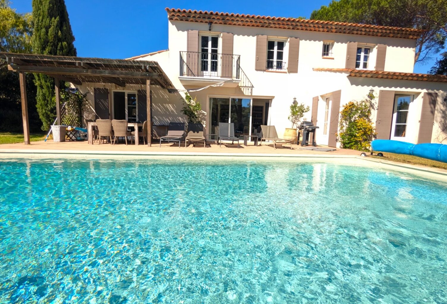 MAGNIFIQUE VILLA 5 PIÈCES DE 225 M² AVEC PISCINE — photo 1