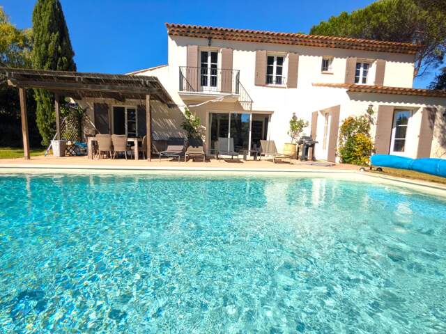 MAGNIFIQUE VILLA 5 PIÈCES DE 225 M² AVEC PISCINE — photo du bien