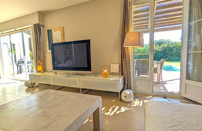 MAGNIFIQUE VILLA 5 PIÈCES DE 225 M² AVEC PISCINE — photo 3
