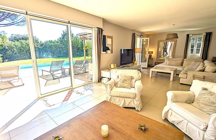 MAGNIFIQUE VILLA 5 PIÈCES DE 225 M² AVEC PISCINE — photo 4