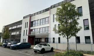 Bureau  1037 m² à louer à Saint-Priest (69800)