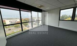 Bureau  824 m² à louer à Saint-Priest (69800)