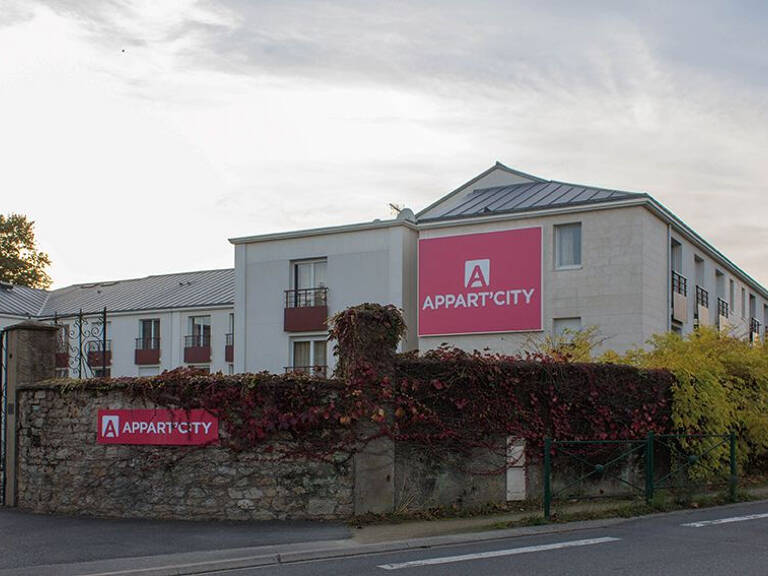 STUDIO MEUBLÉ ET PARKING SAINT-HERBLAIN — photo 1