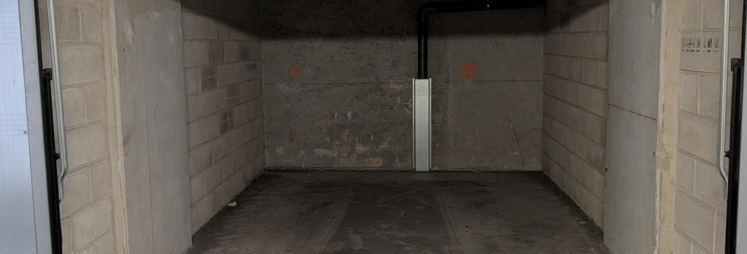 Garage  15 m² à louer à Marseille 8 (13008)