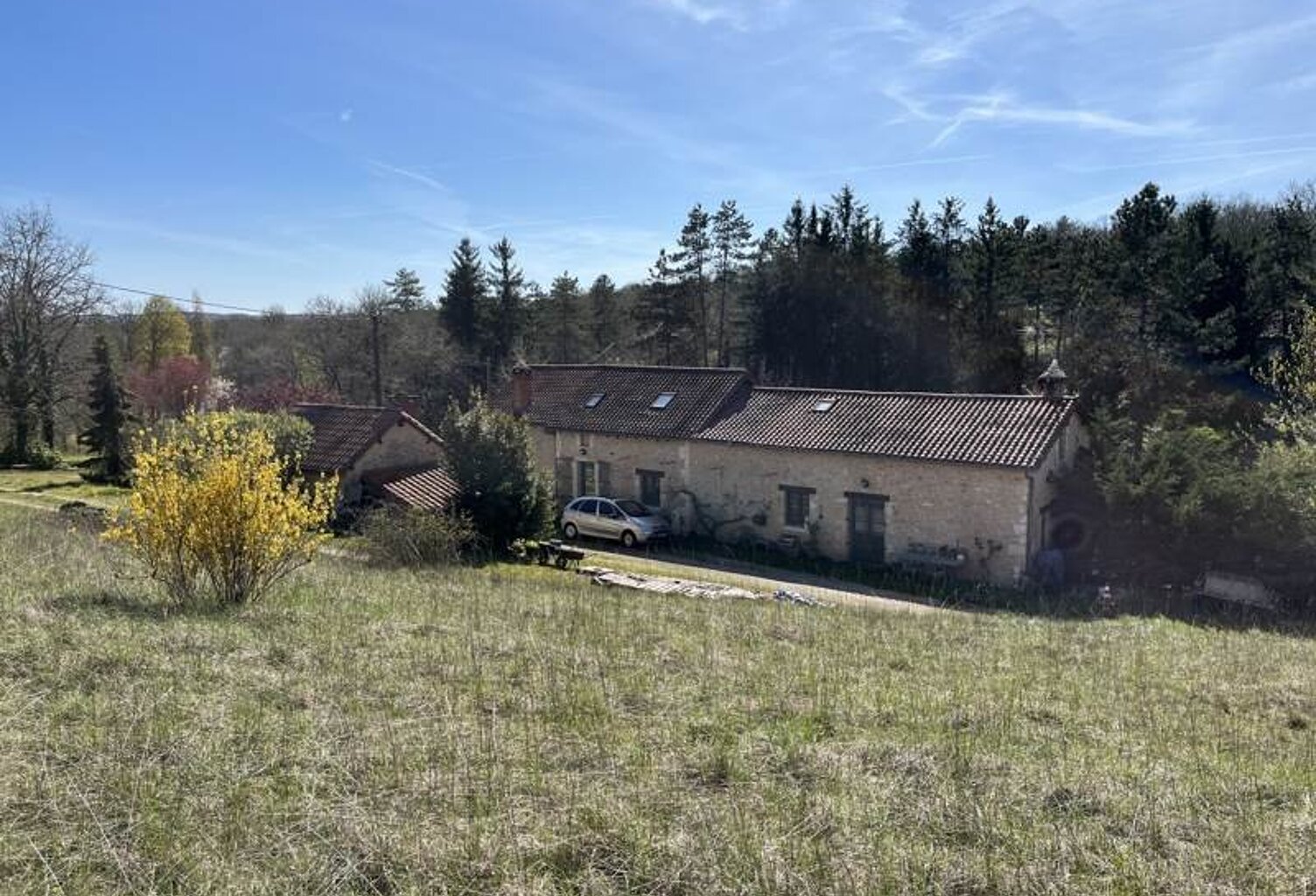 Maison en pierre de 4 pièces principales — photo 1