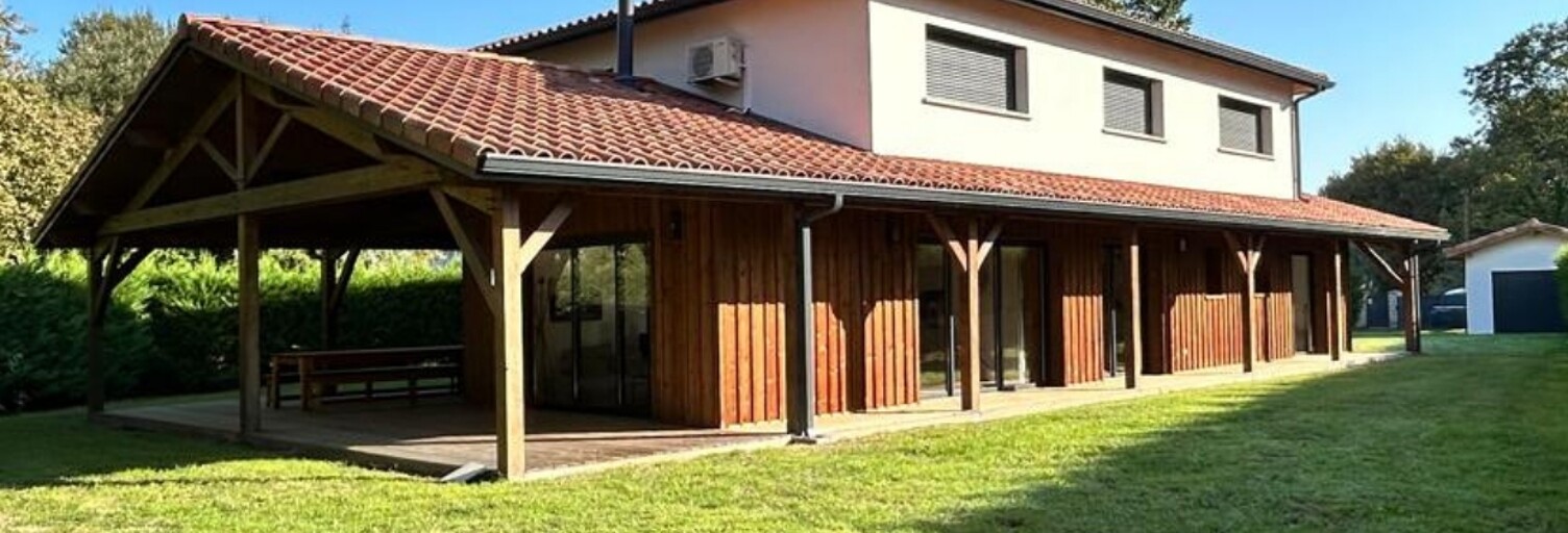 Maison 10 Pièces 203 m² à vendre à Saint-Julien-en-Born (40170)